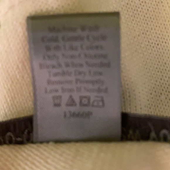 EUC two-one-two New York petite sweater. - Picture 6 of 7